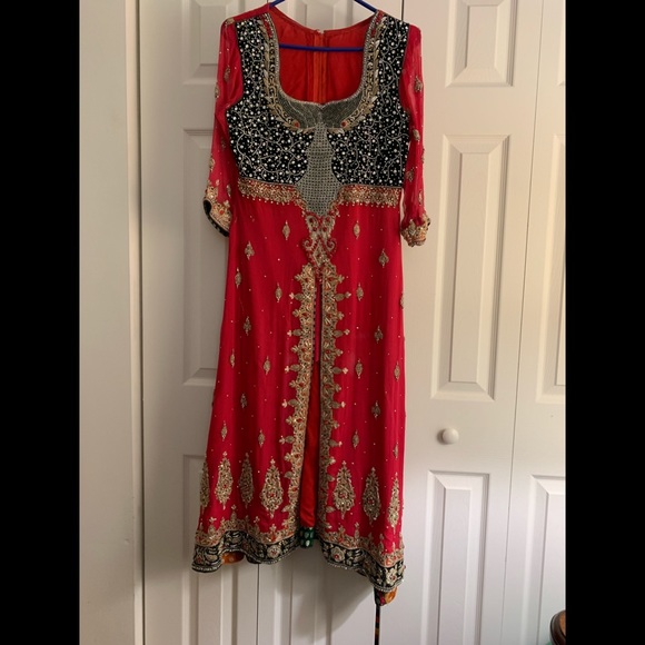 Pakistani Indian traditional bridal lenhga - Picture 1 of 8